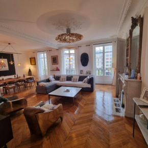 Haussmannien Appartement 10 min Champs-Élysées